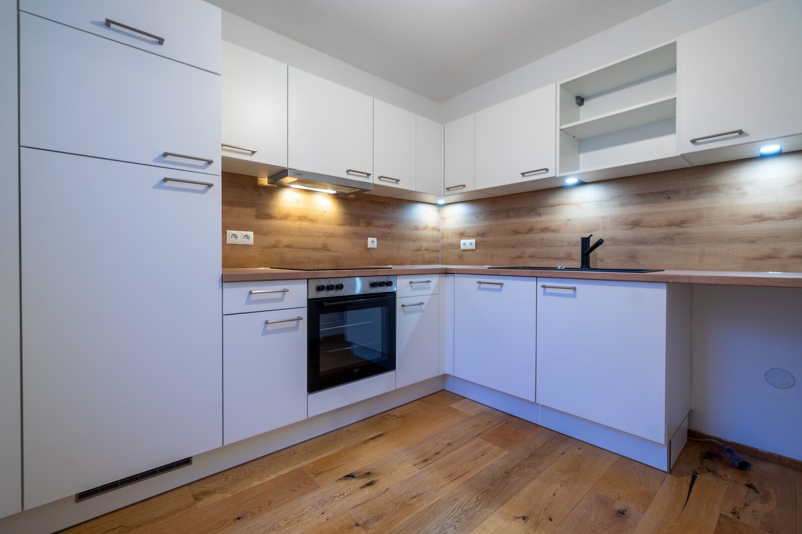 Beeindruckend aufgeteilte 2 Zimmer Loggia Wohnung inkl. Einbauküche in ausgezeichneter Lage im 21. Bezirk