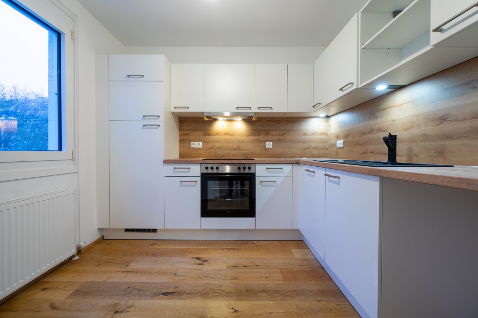 Beeindruckend aufgeteilte 2 Zimmer Loggia Wohnung inkl. Einbauküche in ausgezeichneter Lage im 21. Bezirk