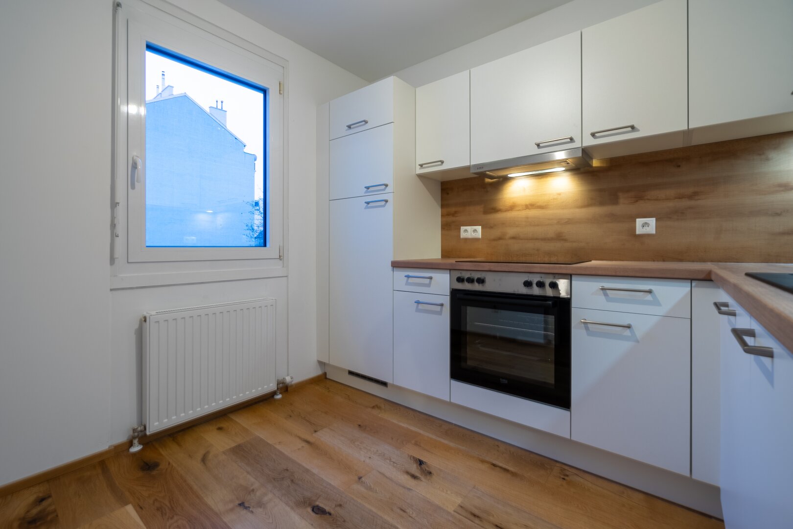 Beeindruckend aufgeteilte 2 Zimmer Loggia Wohnung inkl. Einbauküche in ausgezeichneter Lage im 21. Bezirk