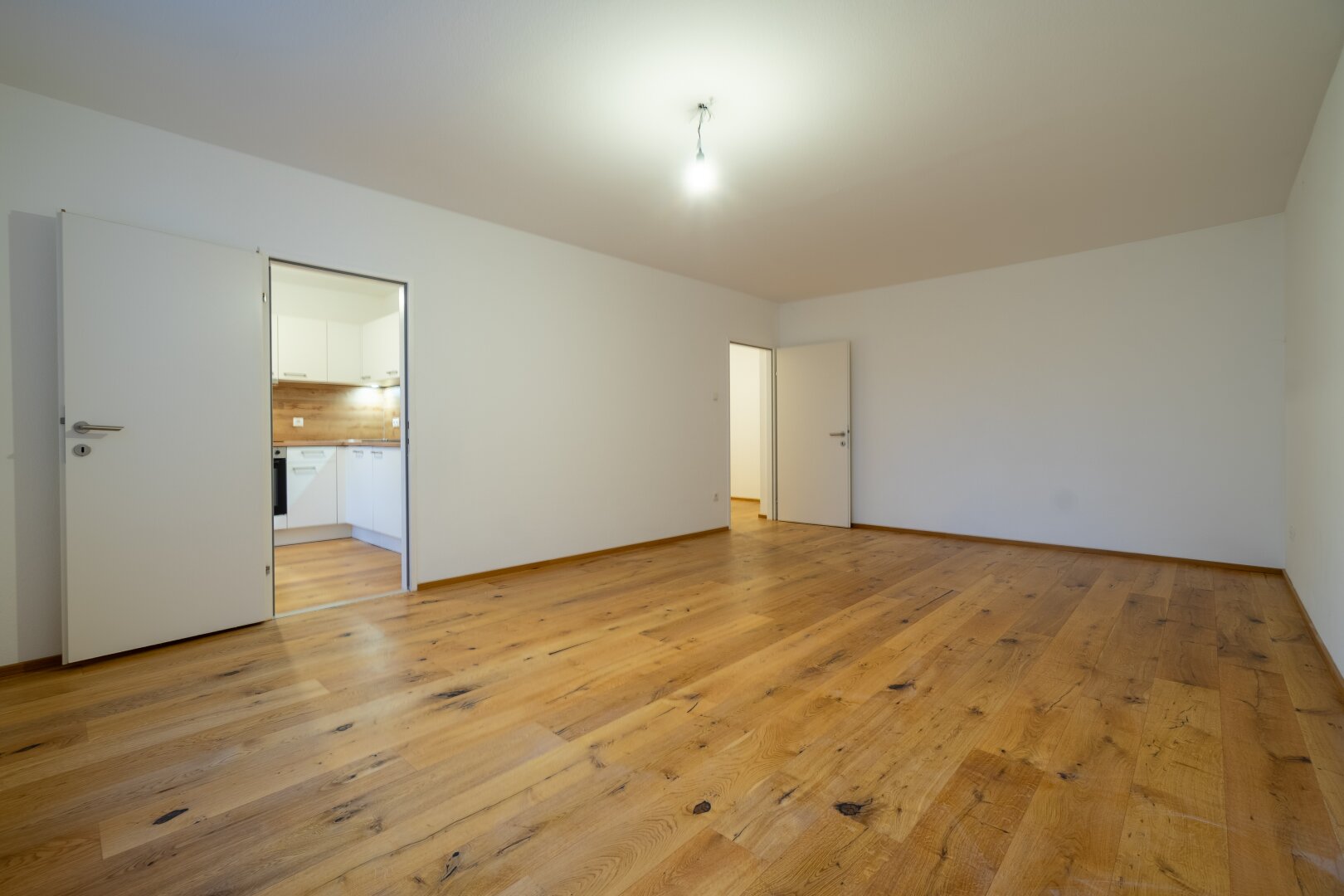 Beeindruckend aufgeteilte 2 Zimmer Loggia Wohnung inkl. Einbauküche in ausgezeichneter Lage im 21. Bezirk