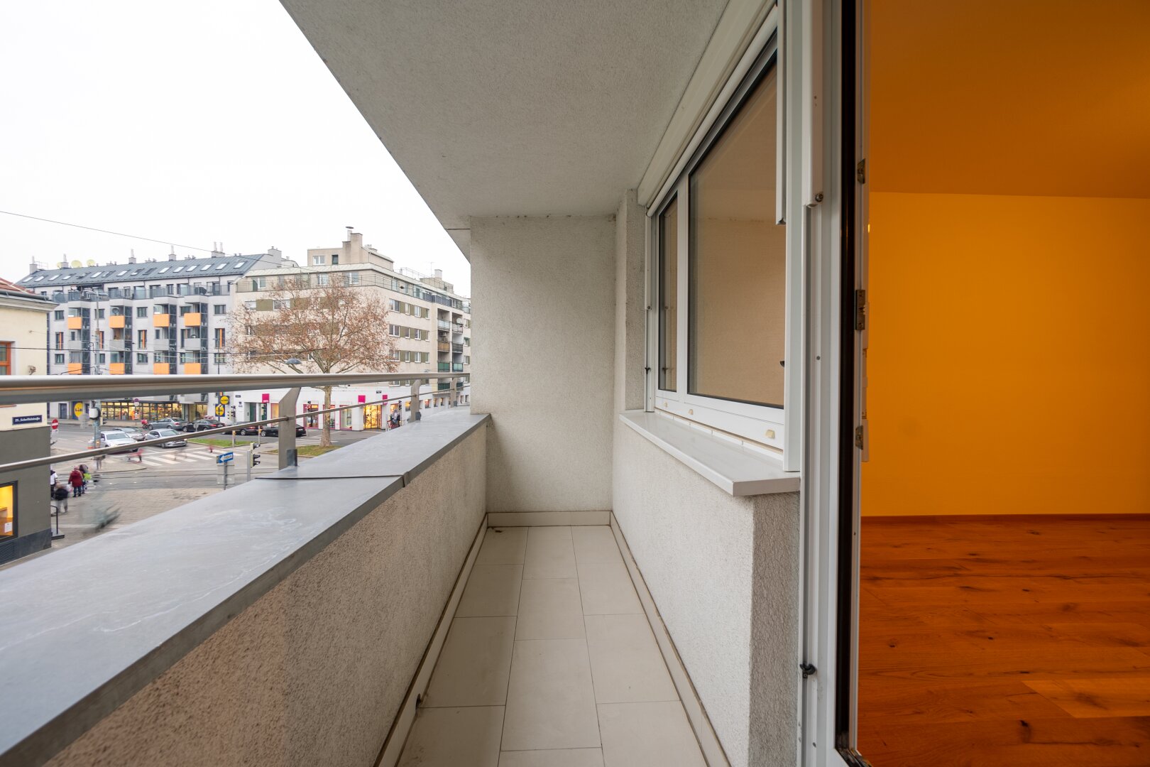 Beeindruckend aufgeteilte 2 Zimmer Loggia Wohnung inkl. Einbauküche in ausgezeichneter Lage im 21. Bezirk