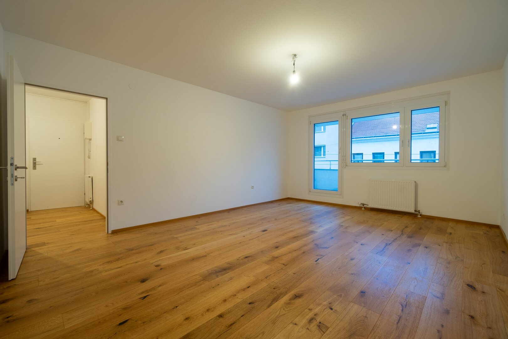 Beeindruckend aufgeteilte 2 Zimmer Loggia Wohnung inkl. Einbauküche in ausgezeichneter Lage im 21. Bezirk
