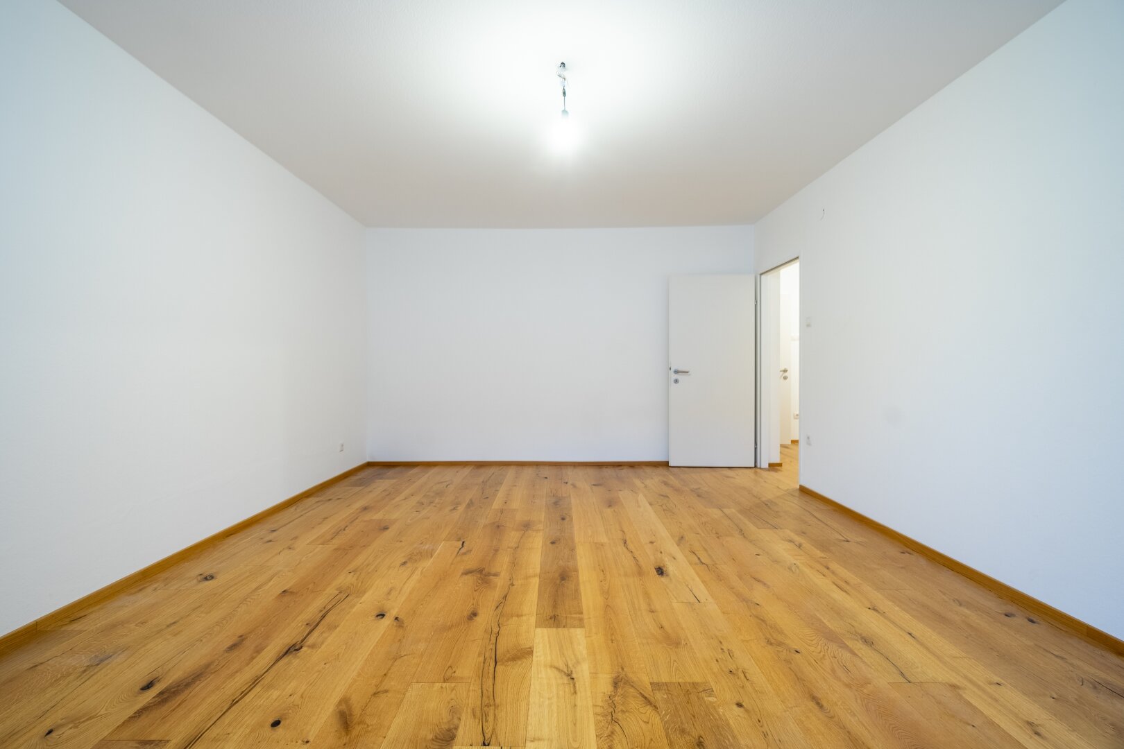 Beeindruckend aufgeteilte 2 Zimmer Loggia Wohnung inkl. Einbauküche in ausgezeichneter Lage im 21. Bezirk