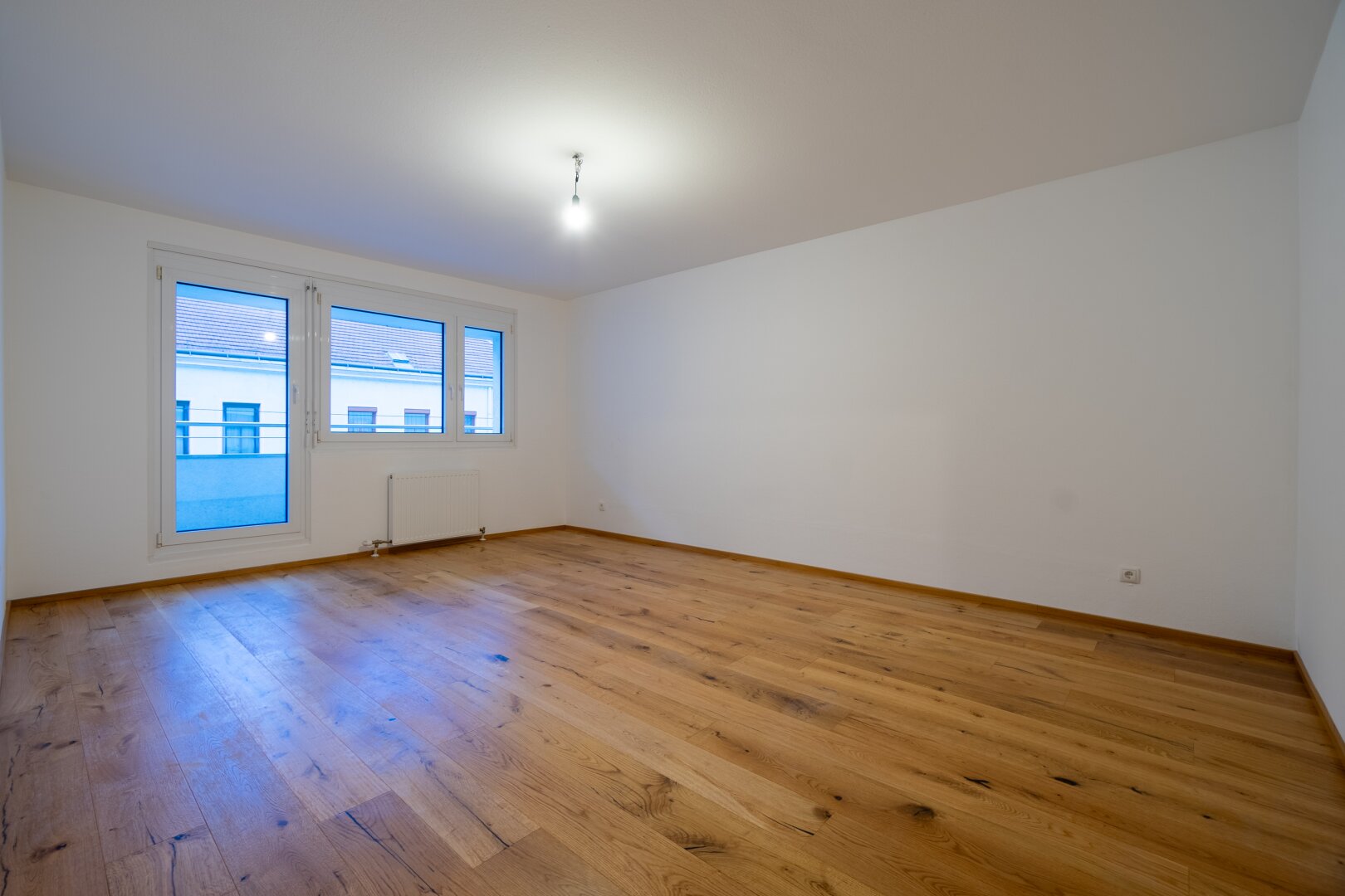 Beeindruckend aufgeteilte 2 Zimmer Loggia Wohnung inkl. Einbauküche in ausgezeichneter Lage im 21. Bezirk