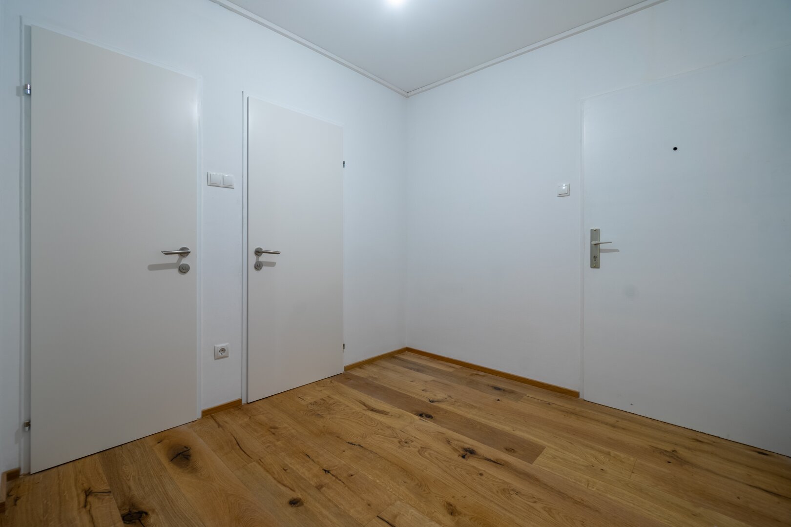 Beeindruckend aufgeteilte 2 Zimmer Loggia Wohnung inkl. Einbauküche in ausgezeichneter Lage im 21. Bezirk