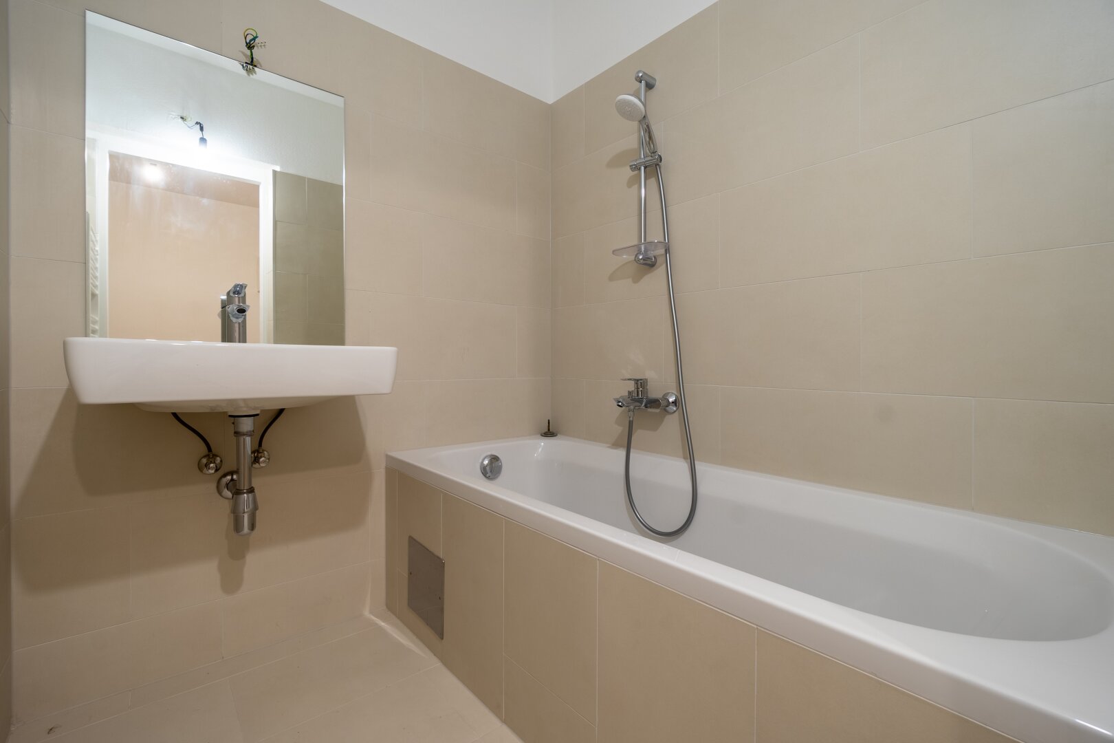 Beeindruckend aufgeteilte 2 Zimmer Loggia Wohnung inkl. Einbauküche in ausgezeichneter Lage im 21. Bezirk