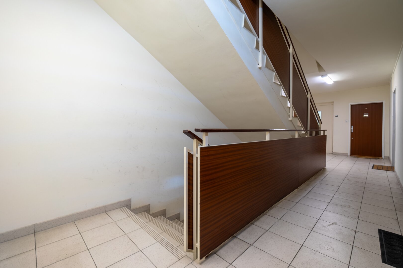 Beeindruckend aufgeteilte 2 Zimmer Loggia Wohnung inkl. Einbauküche in ausgezeichneter Lage im 21. Bezirk