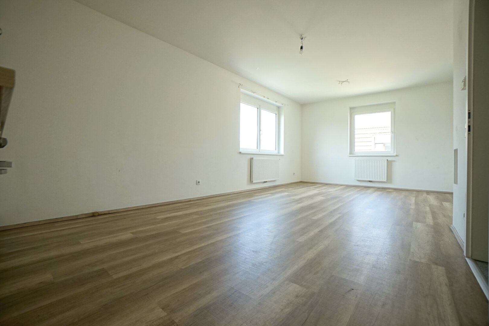 PROVISIONSFREI - 2 Zimmer Wohnung inkl. Küche / Gesamtmiete: 899,-- € inkl. HEIZUNG/WARMWASSER