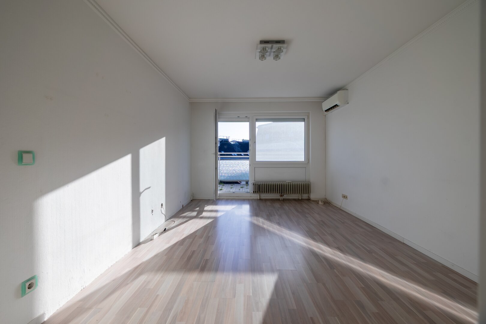 Wohnen am Stadtpark? Hier klicken - 2 Zimmer Wohnung mit Fernblick im 7. Stock - Klimaanlage - DAN Küche