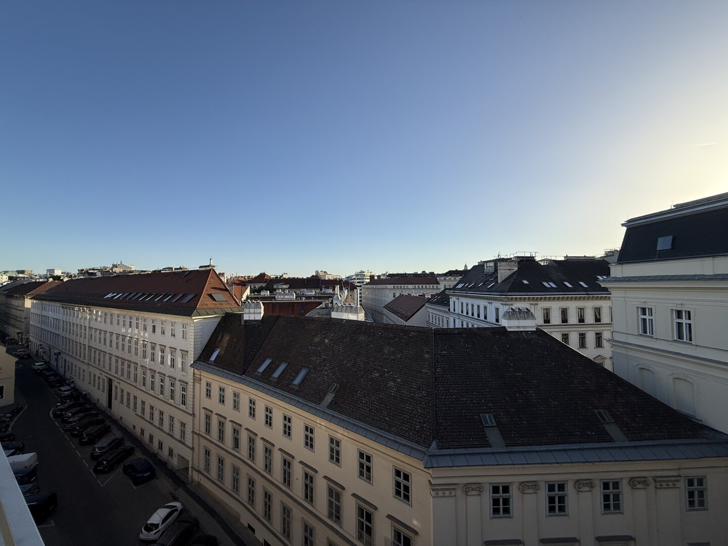 Wohnen am Stadtpark? Hier klicken - 2 Zimmer Wohnung mit Fernblick im 7. Stock - Klimaanlage - DAN Küche