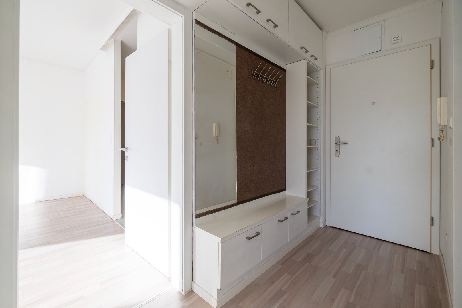 Wohnen am Stadtpark? Hier klicken - 2 Zimmer Wohnung mit Fernblick im 7. Stock - Klimaanlage - DAN Küche