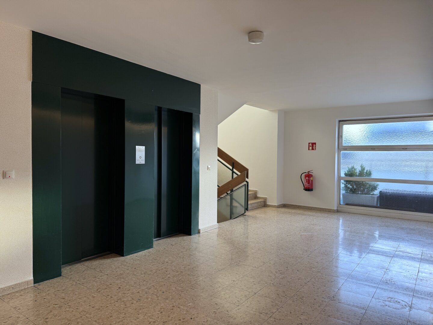 Wohnen am Stadtpark? Hier klicken - 2 Zimmer Wohnung mit Fernblick im 7. Stock - Klimaanlage - DAN Küche