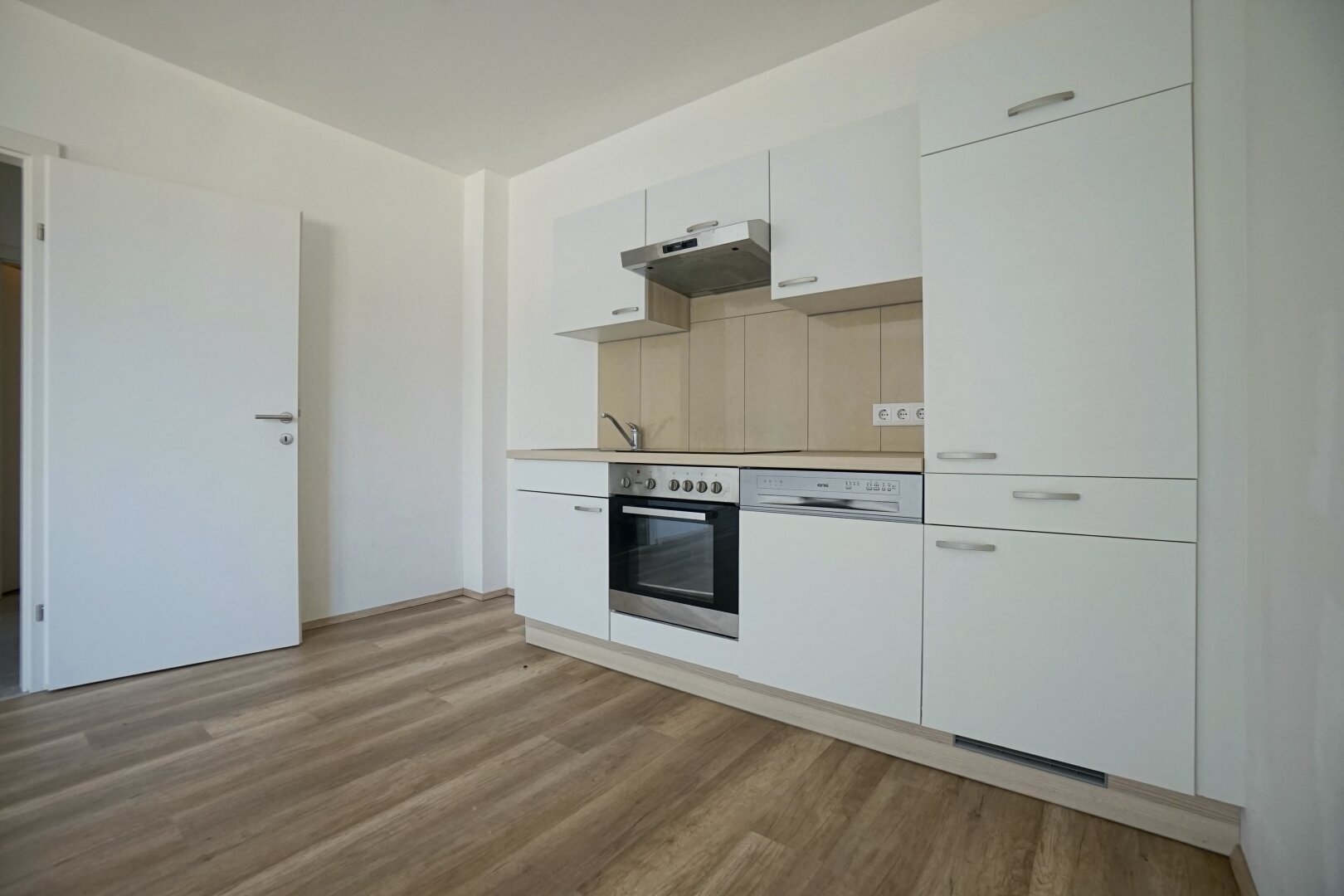 PROVISIONSFREI - 2 Zimmer Wohnung inkl. Küche / Gesamtmiete: 899,-- € inkl. HEIZUNG/WARMWASSER