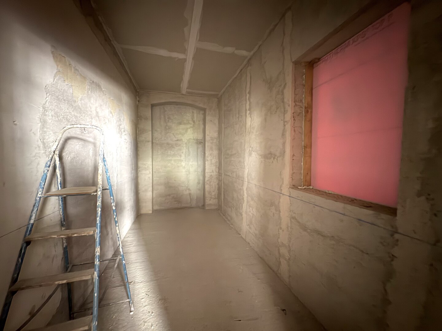 Unsanierte Altbauwohnung mit Potenzial im 15. Bezirk – 80 m² – klassische Raumhöhen und vielseitige Gestaltungsmöglichkeiten