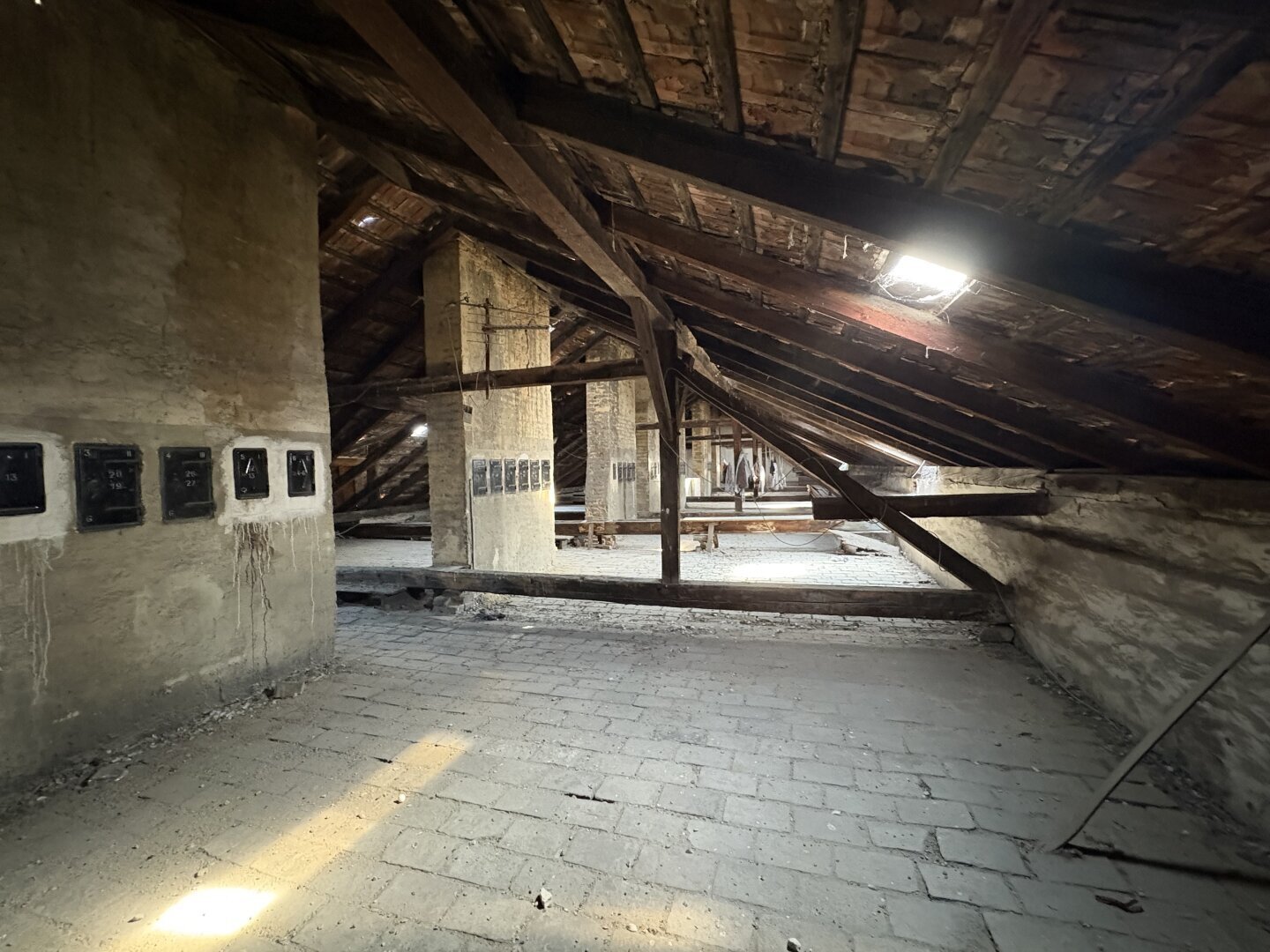 Attraktiver Mehrheitsanteil in Wien-Favoriten – Wohnungen, Dachboden & Garagen mit Wertsteigerungspotenzial