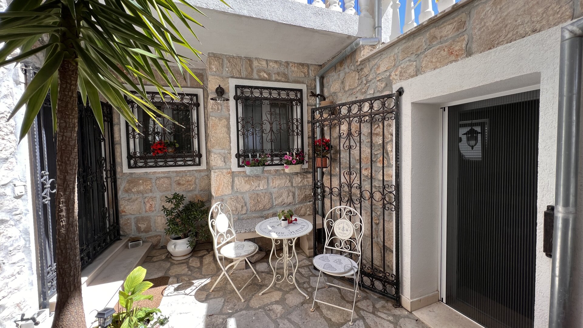 Mediterranes Natursteinhaus mit Innenhof & Meerblick auf der Insel Korčula