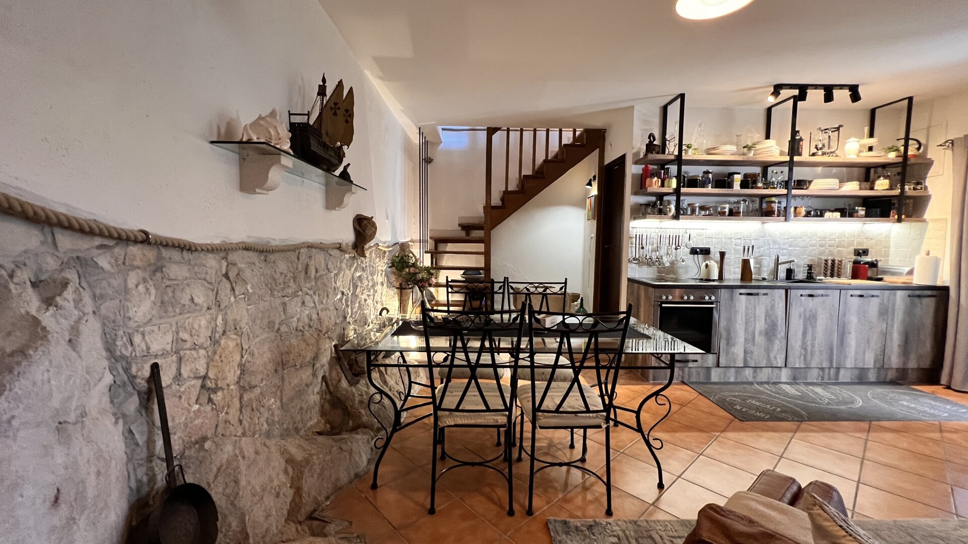 Mediterranes Natursteinhaus mit Innenhof & Meerblick auf der Insel Korčula