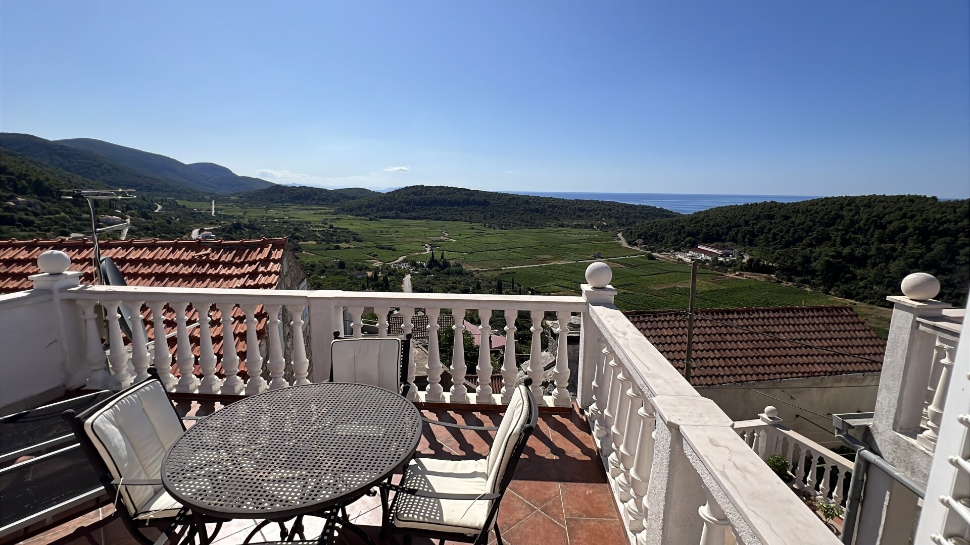 Mediterranes Natursteinhaus mit Innenhof & Meerblick auf der Insel Korčula