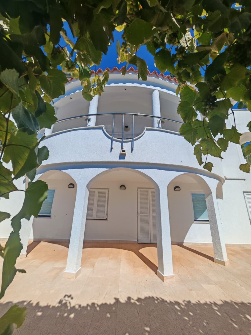 Apartment- und Gastronomieimmobilie in absoluter Bestlage direkt am Meer in Karbuni – Insel Korčula