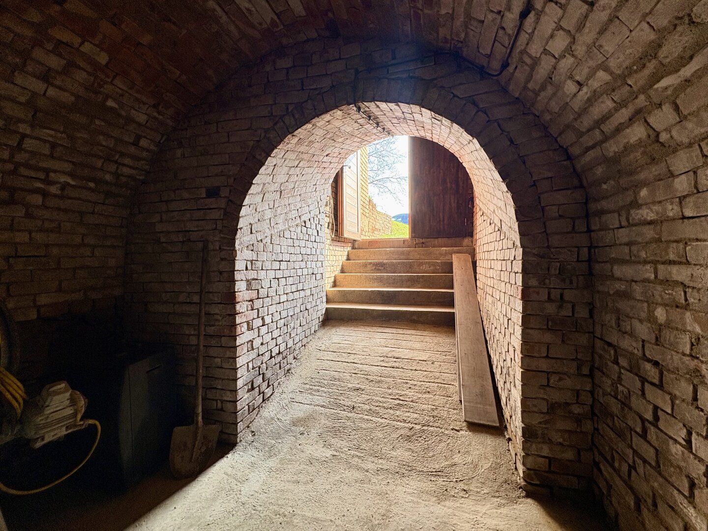 Historischer Weinkeller mit eigenem Weingarten im Kamptal