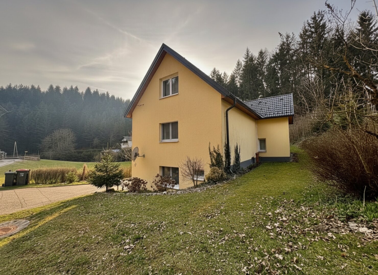 Landhaus mit Wiesen & Wald – naturnahes Wohnen am Sarmingbach