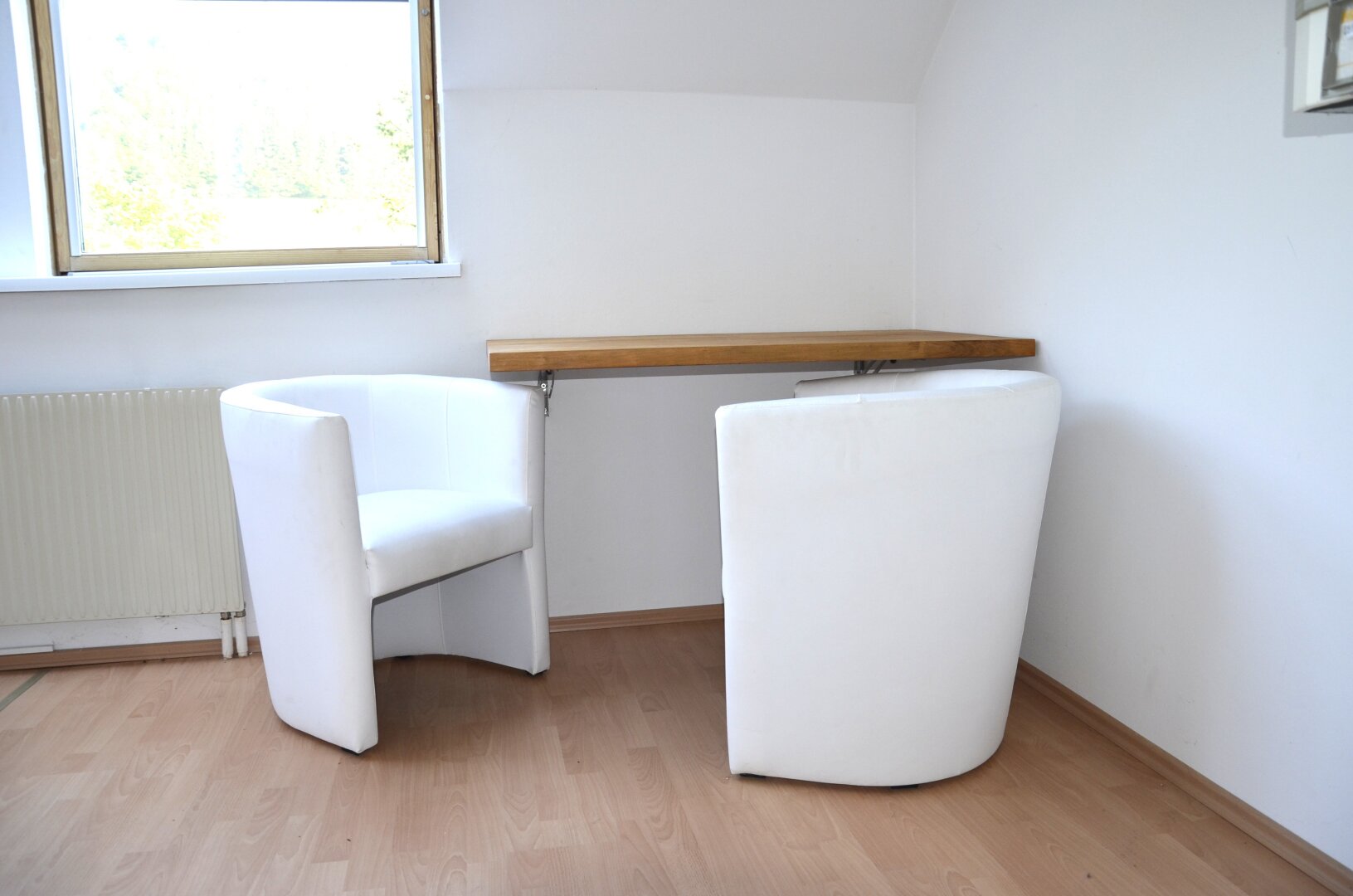 Helle Single- Wohnung im Dachgeschoss mit Panoramafenster