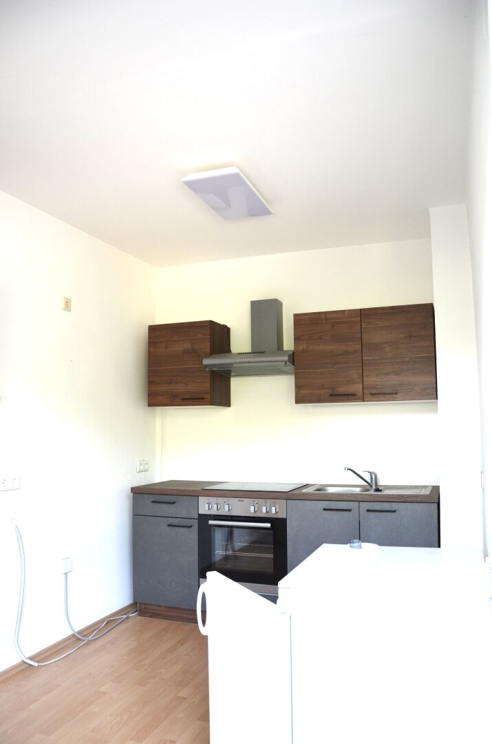 Helle Single- Wohnung im Dachgeschoss mit Panoramafenster