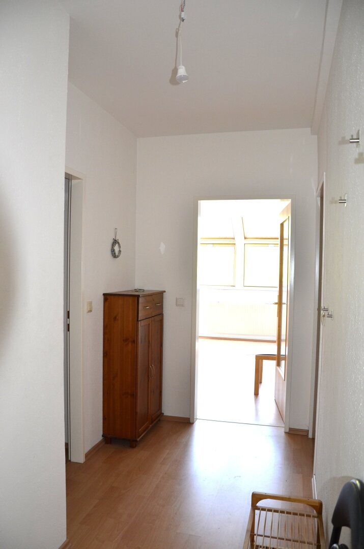 Helle Single- Wohnung im Dachgeschoss mit Panoramafenster