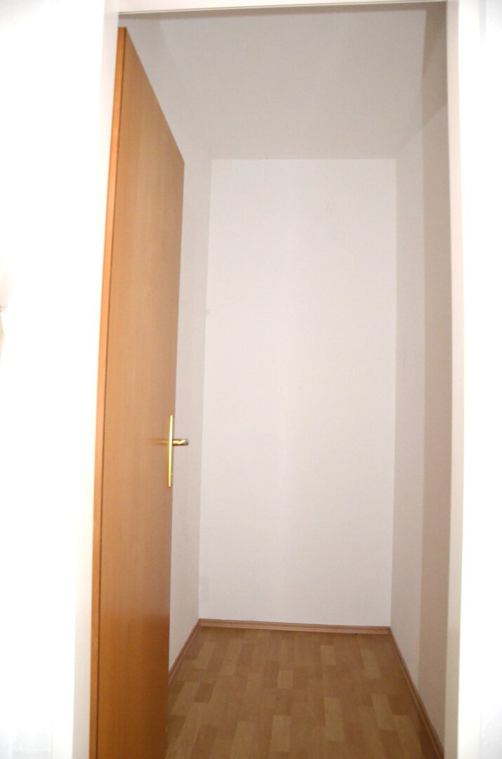 Helle Single- Wohnung im Dachgeschoss mit Panoramafenster