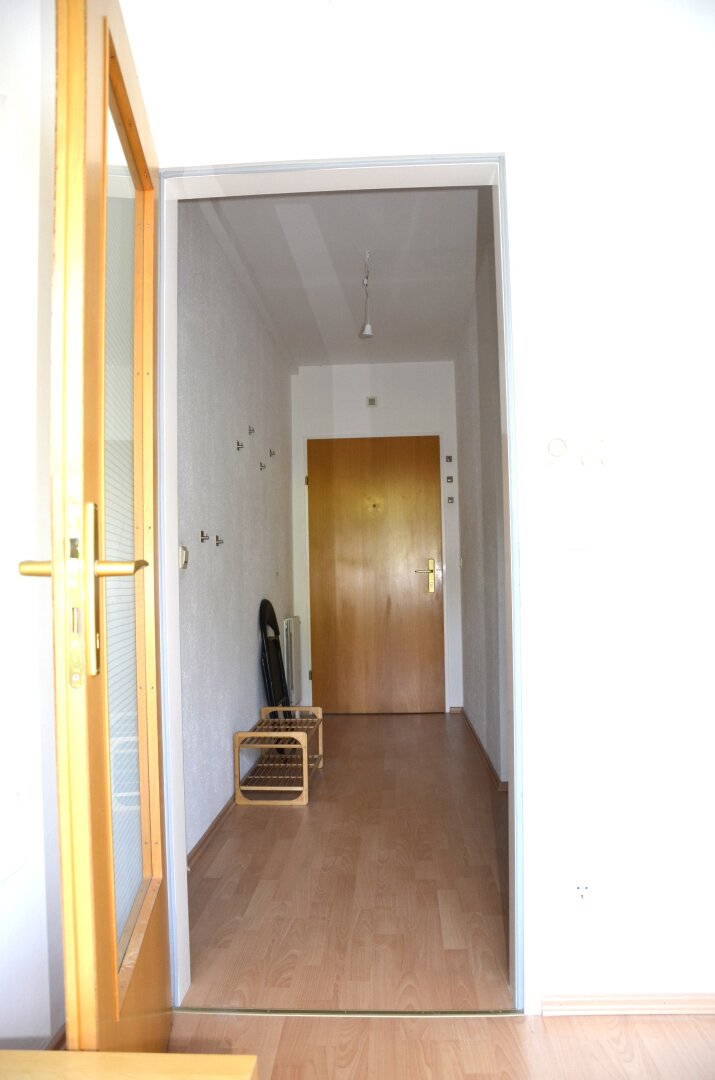 Helle Single- Wohnung im Dachgeschoss mit Panoramafenster