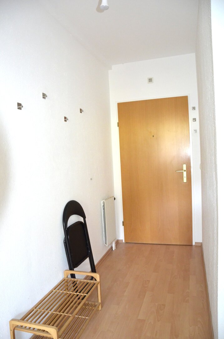 Helle Single- Wohnung im Dachgeschoss mit Panoramafenster