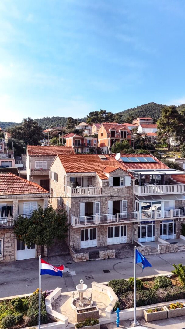 Historisches Steinhaus in erster Meereslinie – ca. 225 m² auf 3 Ebenen | Bucht Brna, Südseite Korčula