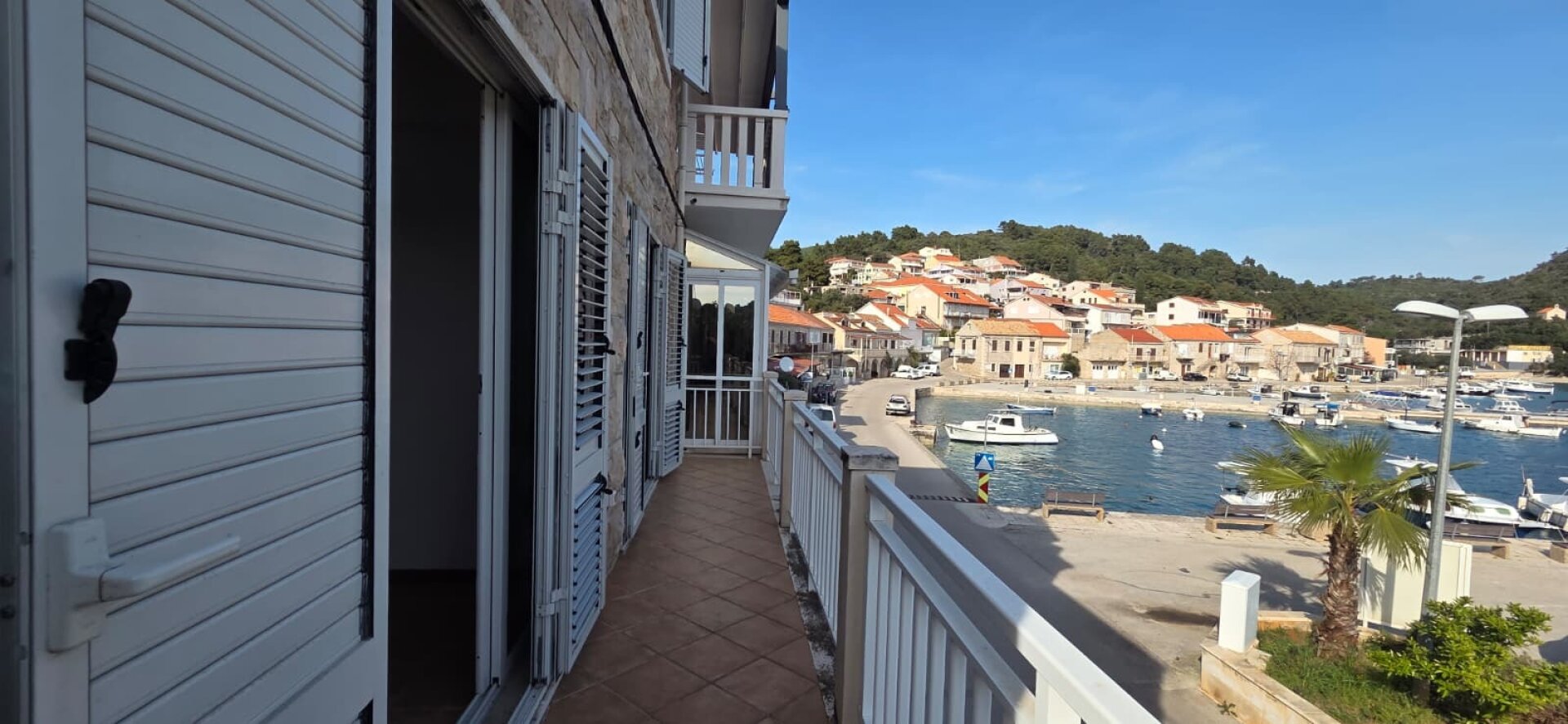 Historisches Steinhaus in erster Meereslinie – ca. 225 m² auf 3 Ebenen | Bucht Brna, Südseite Korčula