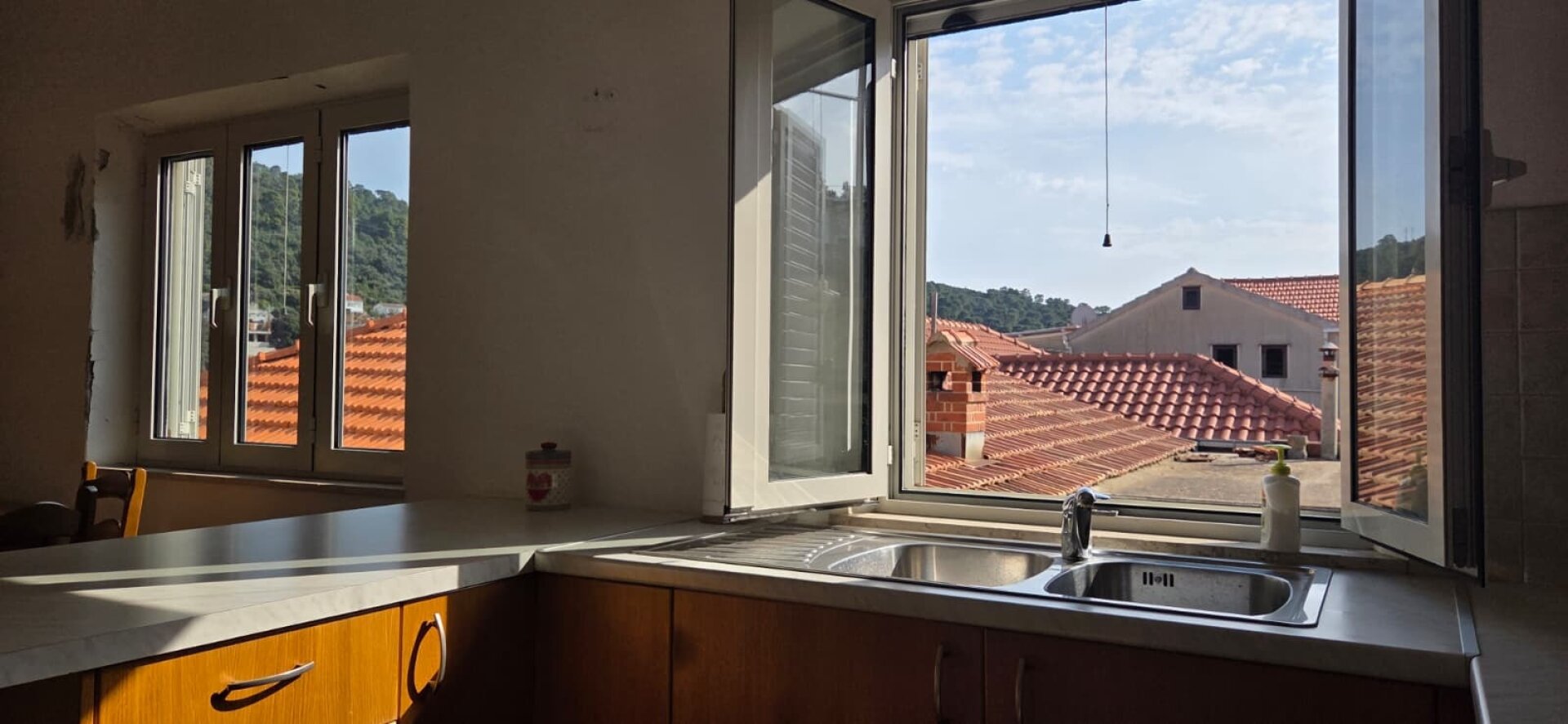 Historisches Steinhaus in erster Meereslinie – ca. 225 m² auf 3 Ebenen | Bucht Brna, Südseite Korčula