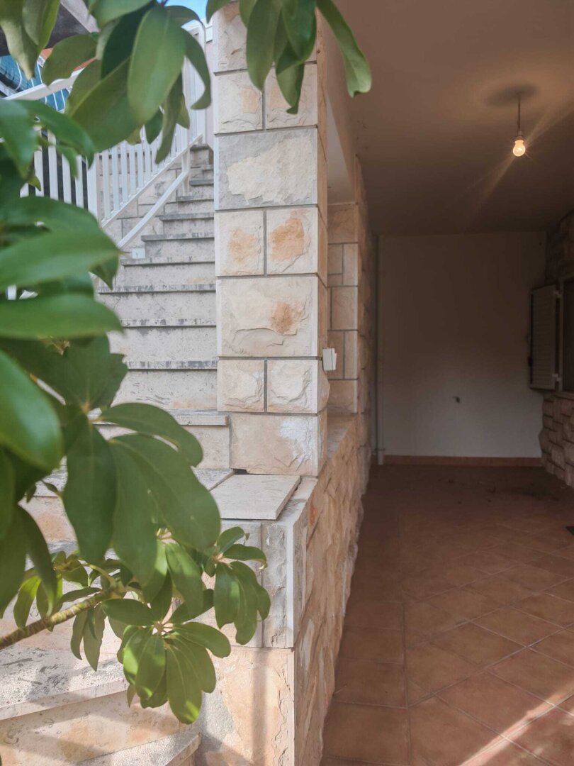 Historisches Steinhaus in erster Meereslinie – ca. 225 m² auf 3 Ebenen | Bucht Brna, Südseite Korčula