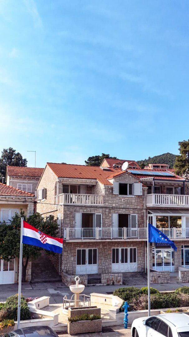 Historisches Steinhaus in erster Meereslinie – ca. 225 m² auf 3 Ebenen | Bucht Brna, Südseite Korčula