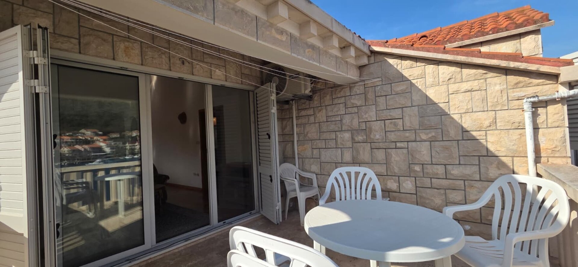 Historisches Steinhaus in erster Meereslinie – ca. 225 m² auf 3 Ebenen | Bucht Brna, Südseite Korčula