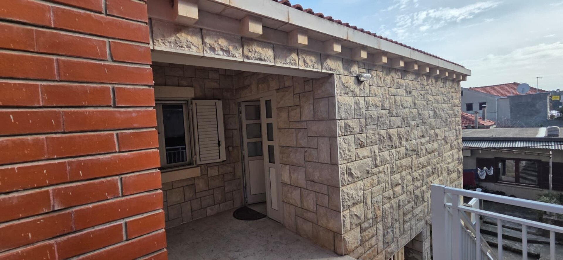 Historisches Steinhaus in erster Meereslinie – ca. 225 m² auf 3 Ebenen | Bucht Brna, Südseite Korčula