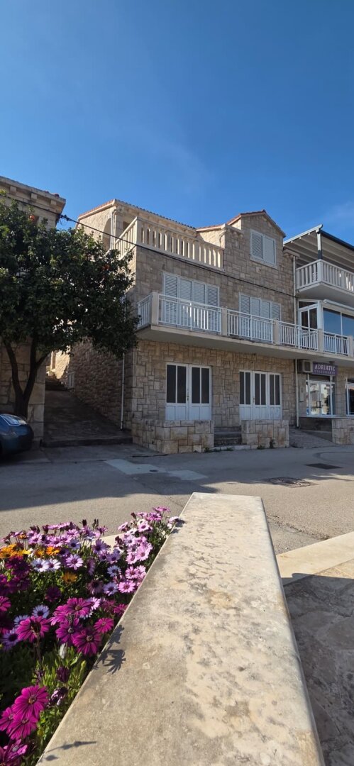 Historisches Steinhaus in erster Meereslinie – ca. 225 m² auf 3 Ebenen | Bucht Brna, Südseite Korčula