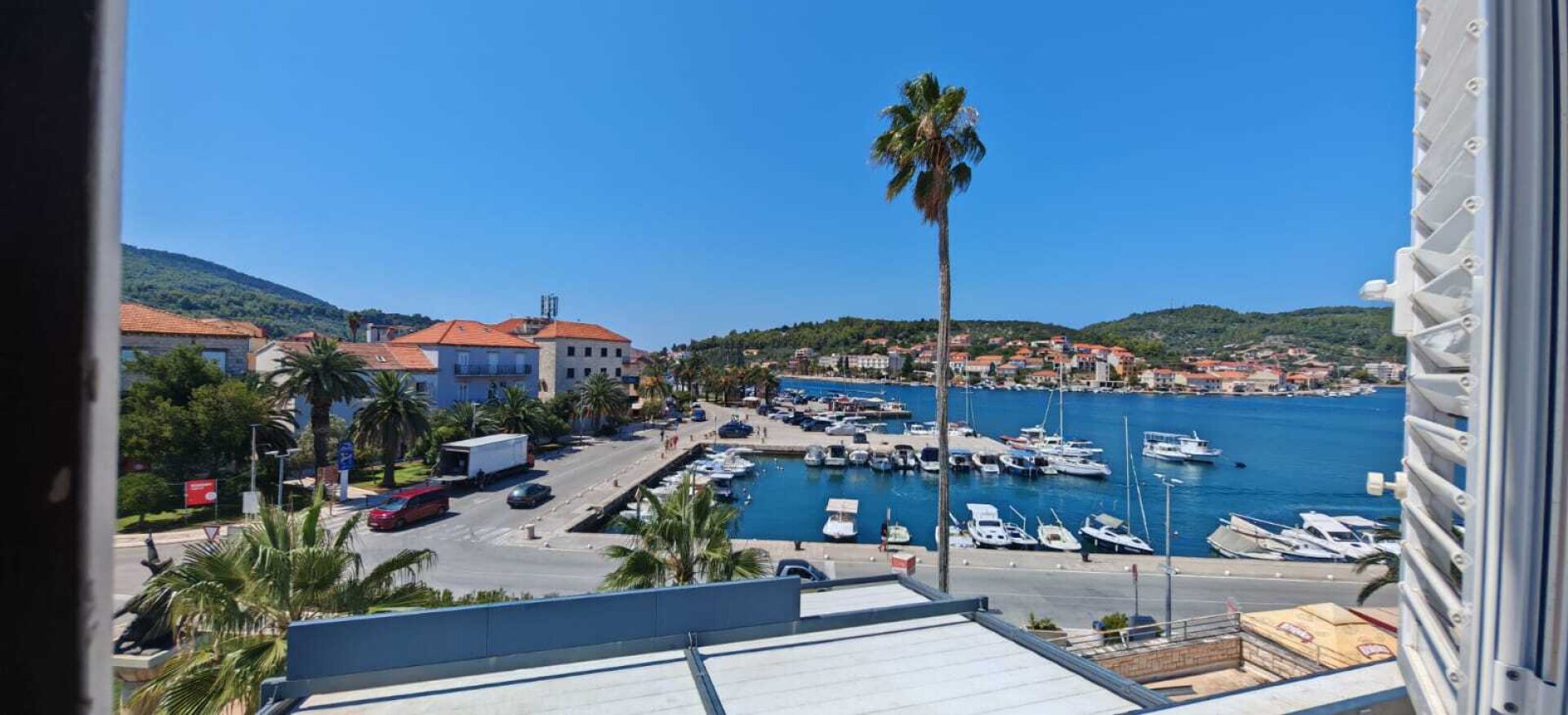 Zinshaus-Immobilie im Zentrum von Vela Luka – Gewerbe & Wohnen | Insel Korčula