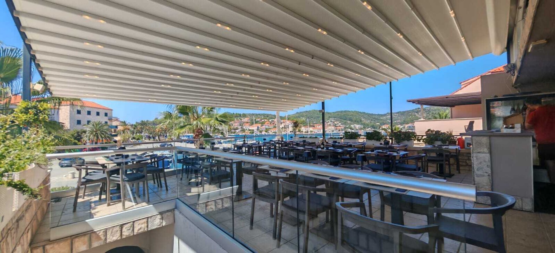 Zinshaus-Immobilie im Zentrum von Vela Luka – Gewerbe & Wohnen | Insel Korčula