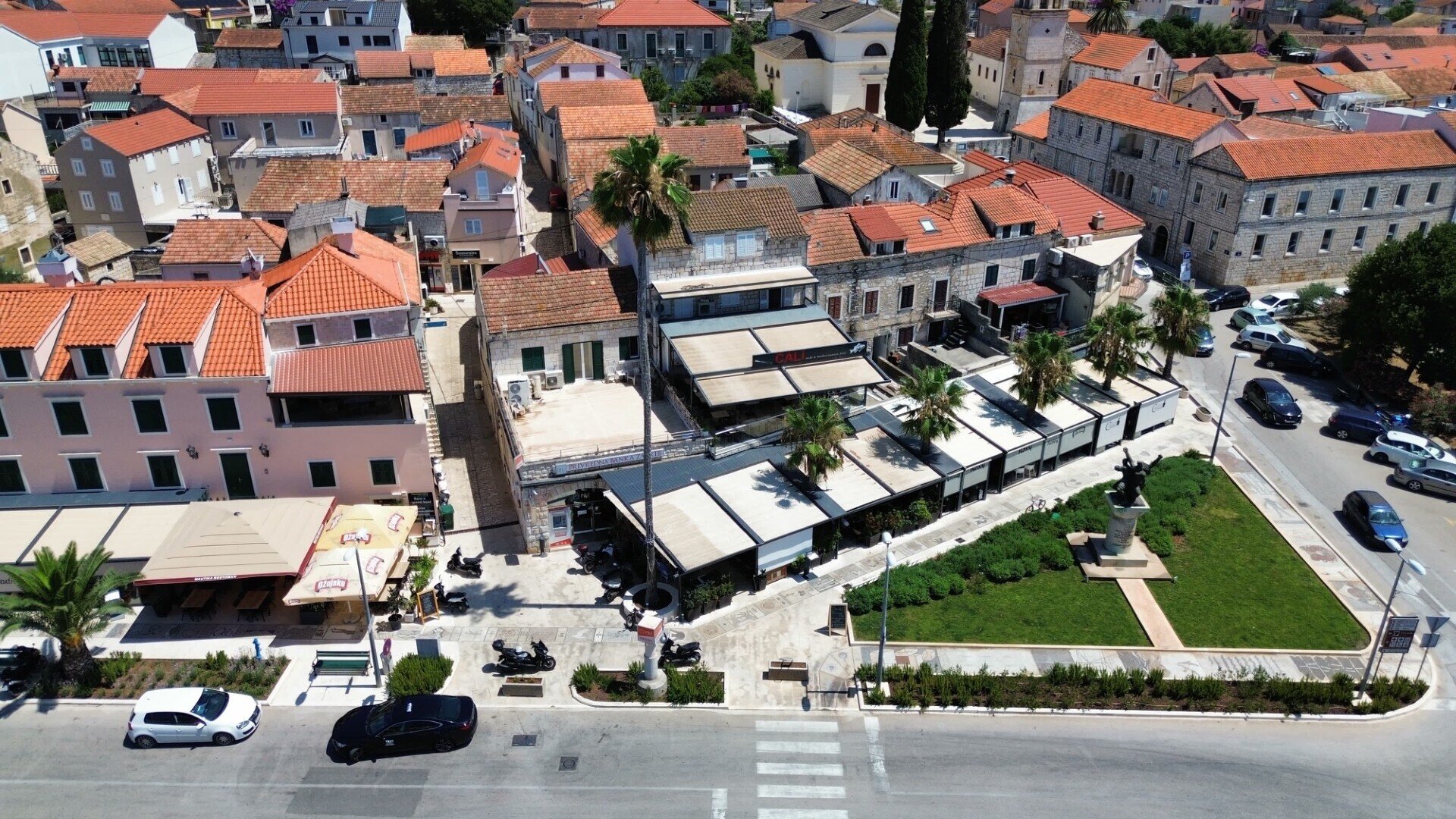 Zinshaus-Immobilie im Zentrum von Vela Luka – Gewerbe & Wohnen | Insel Korčula