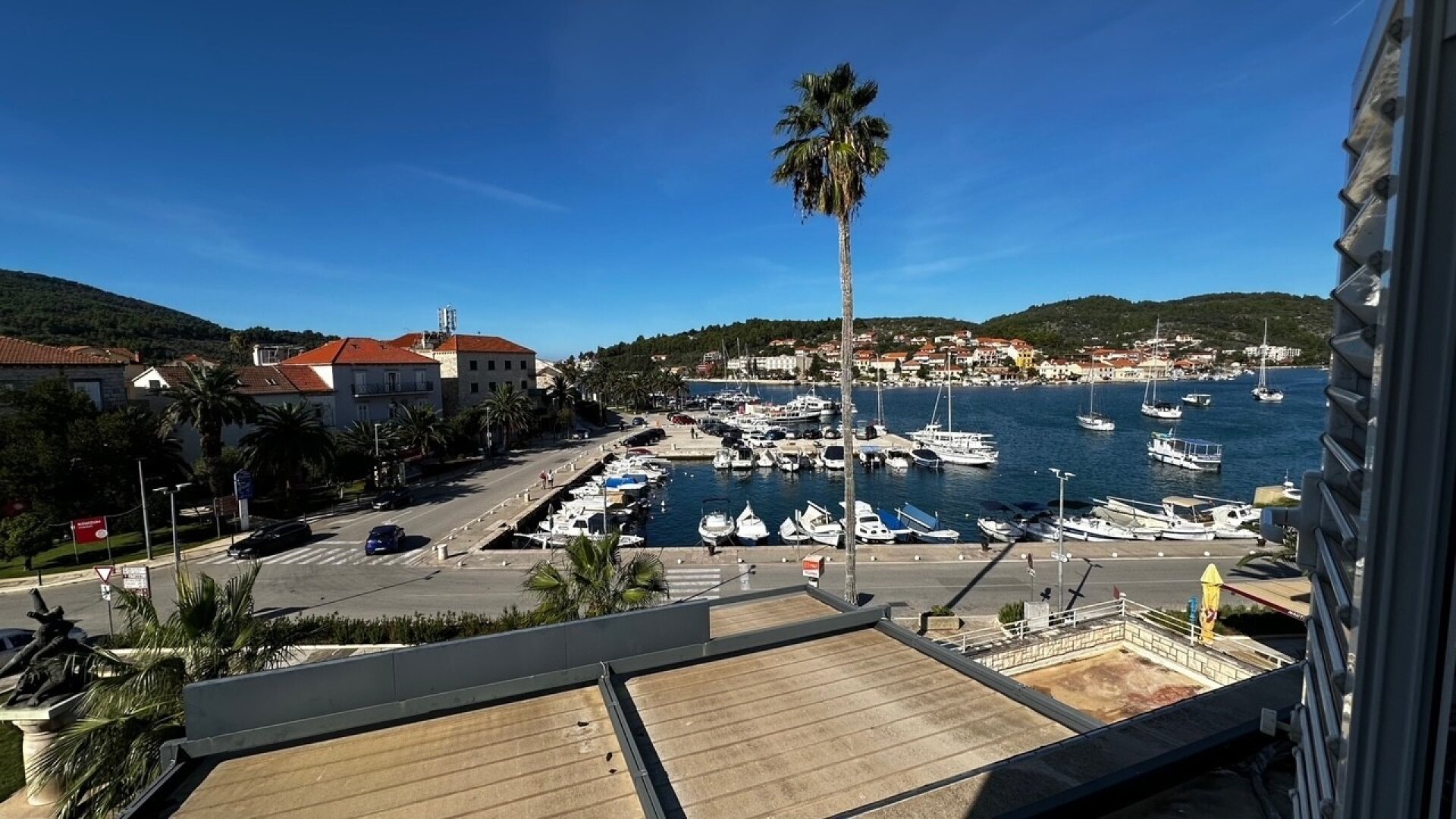 Zinshaus-Immobilie im Zentrum von Vela Luka – Gewerbe & Wohnen | Insel Korčula