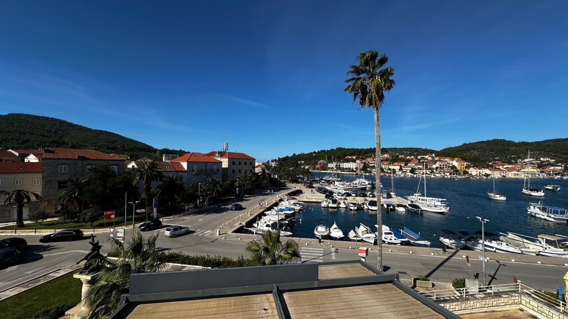 Zinshaus-Immobilie im Zentrum von Vela Luka – Gewerbe & Wohnen | Insel Korčula