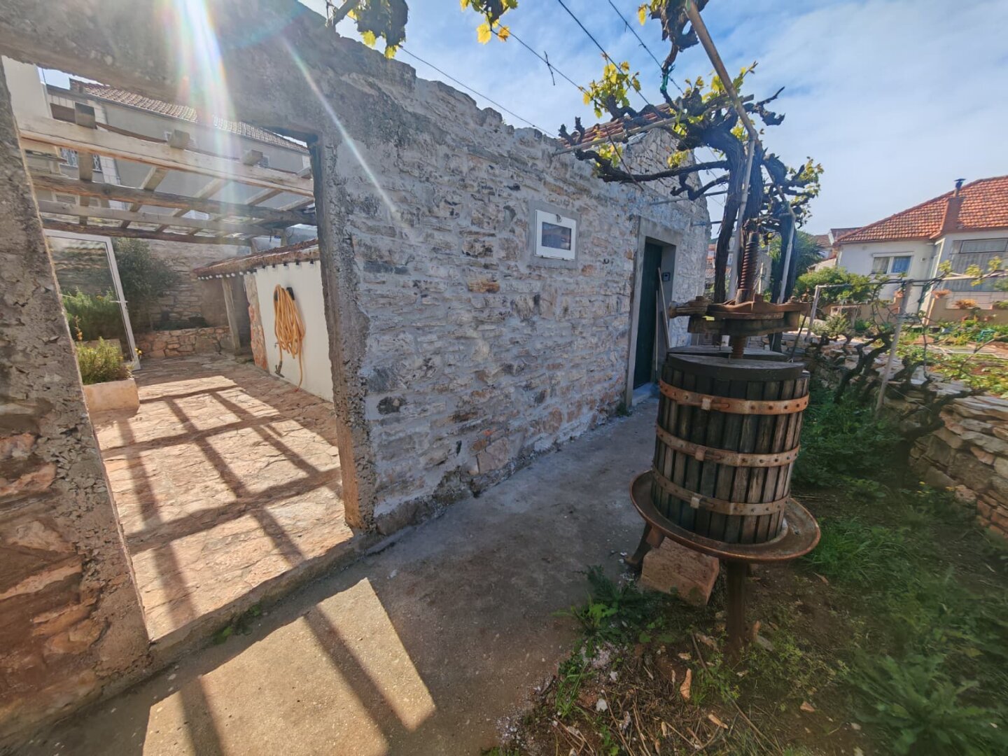 Mediterranes Selbstversorgungsanwesen – Haupthaus + 2 Apartments + Olivenhain | Vela Luka, Korčula