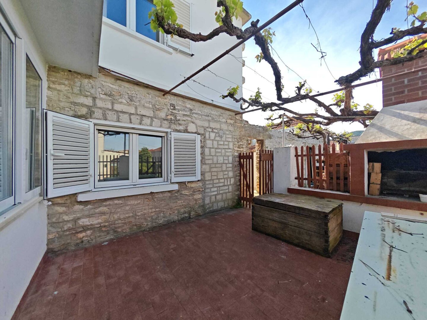 Mediterranes Selbstversorgungsanwesen – Haupthaus + 2 Apartments + Olivenhain | Vela Luka, Korčula
