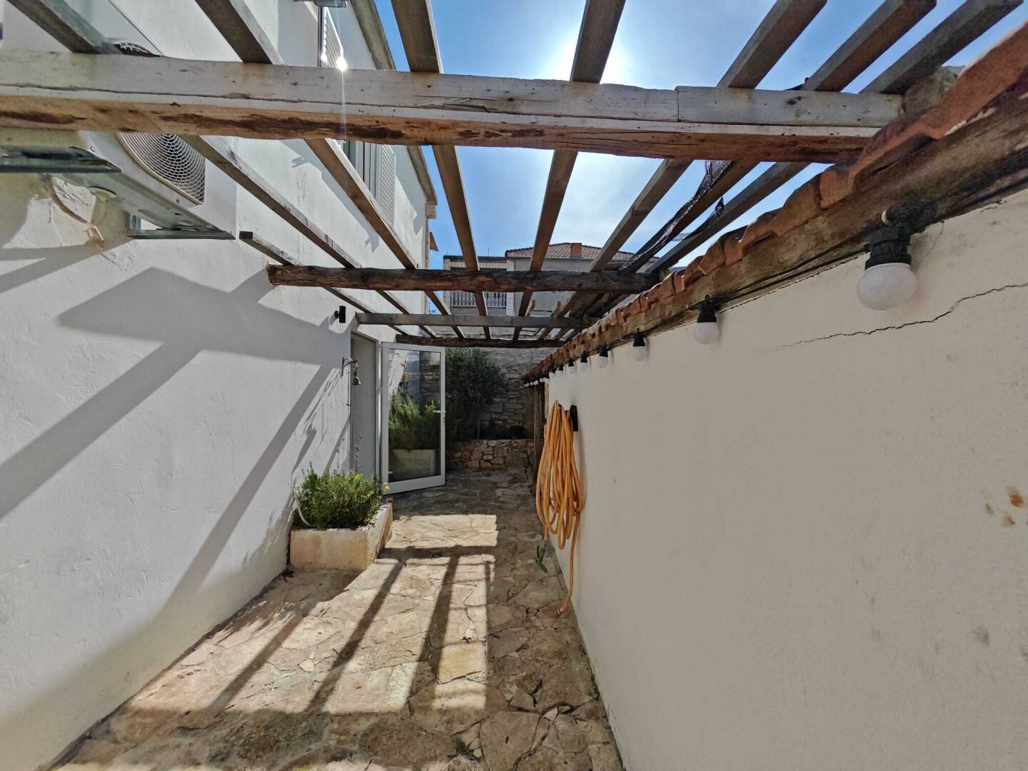 Mediterranes Selbstversorgungsanwesen – Haupthaus + 2 Apartments + Olivenhain | Vela Luka, Korčula