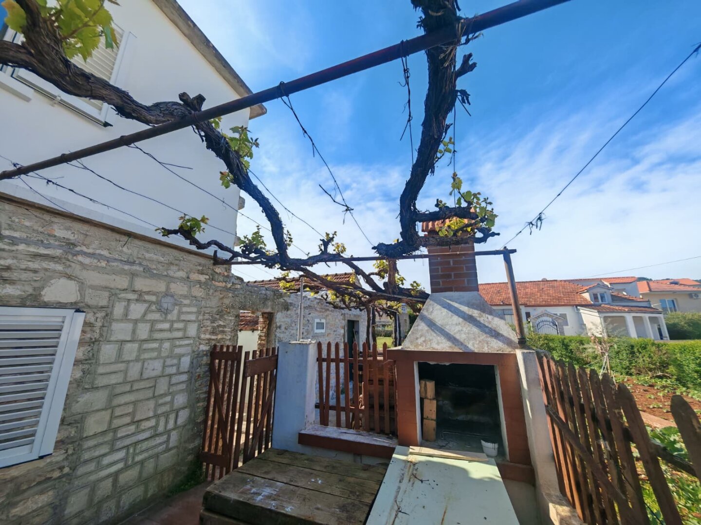 Mediterranes Selbstversorgungsanwesen – Haupthaus + 2 Apartments + Olivenhain | Vela Luka, Korčula