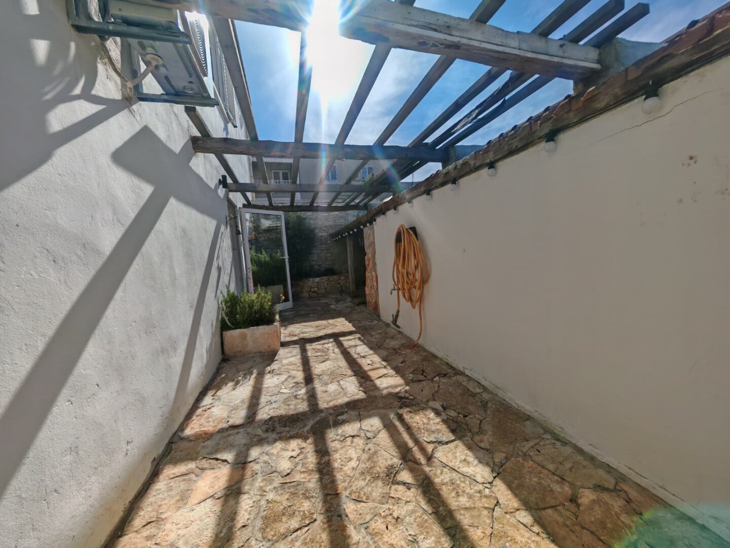 Mediterranes Selbstversorgungsanwesen – Haupthaus + 2 Apartments + Olivenhain | Vela Luka, Korčula