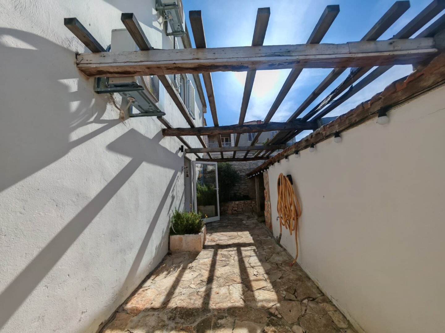 Mediterranes Selbstversorgungsanwesen – Haupthaus + 2 Apartments + Olivenhain | Vela Luka, Korčula